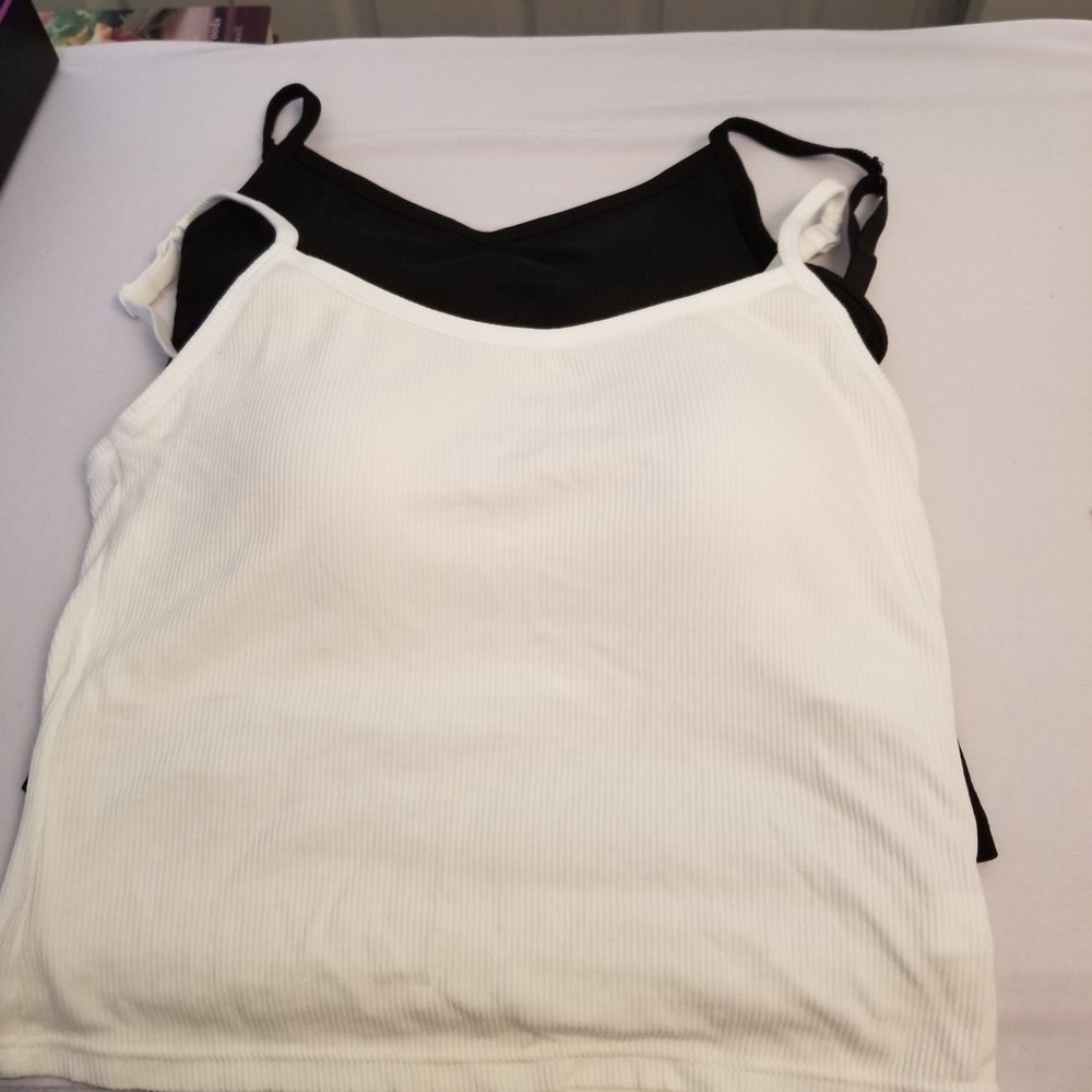 2 Pack Ribbed Camisole Set Black White Adjustable Strap Built-in Bra Tops Women